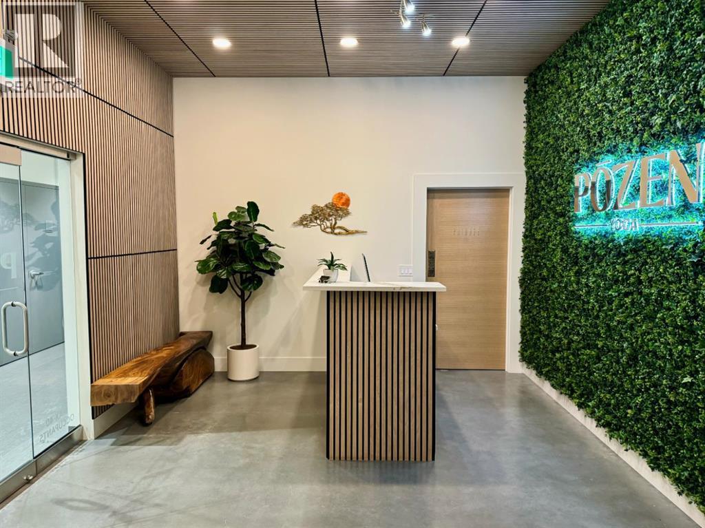 240, 125 Oakmoor Plaza SW