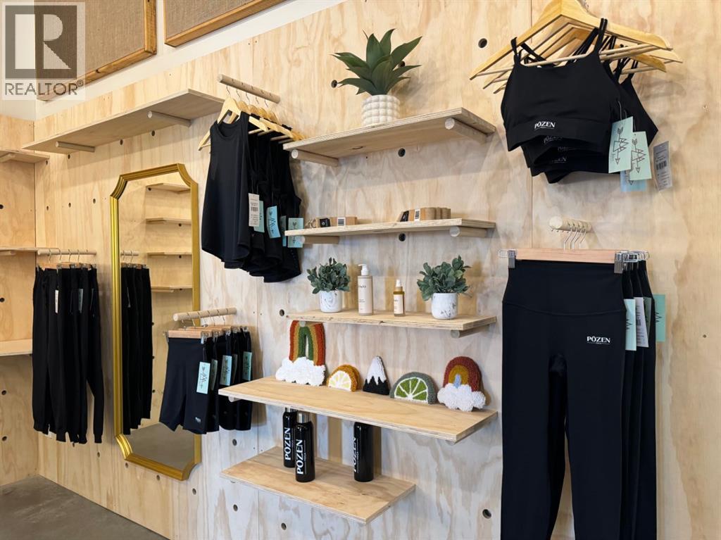 240, 125 Oakmoor Plaza SW