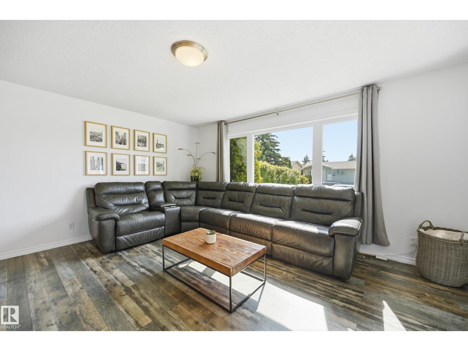 15111 67 ST NW