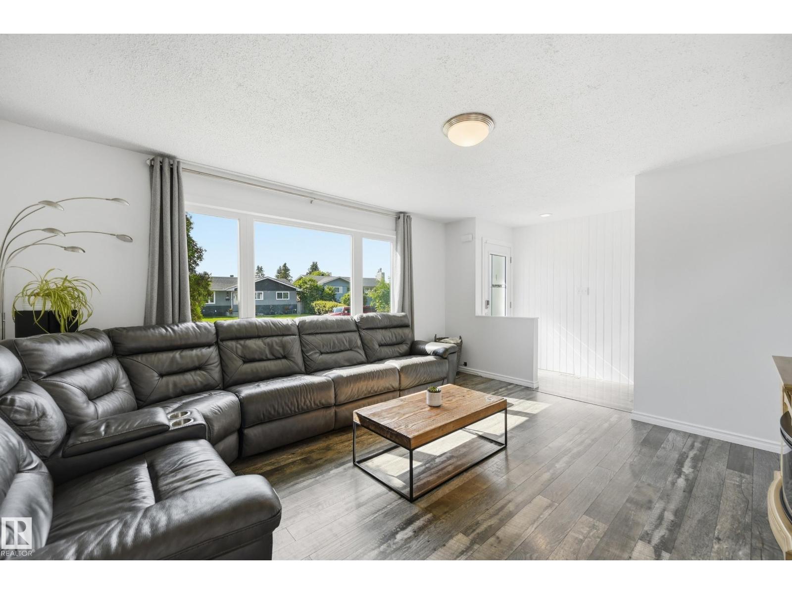 15111 67 ST NW