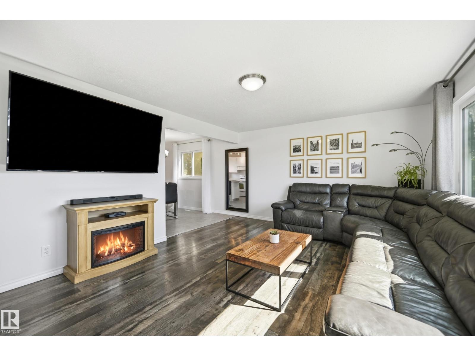 15111 67 ST NW