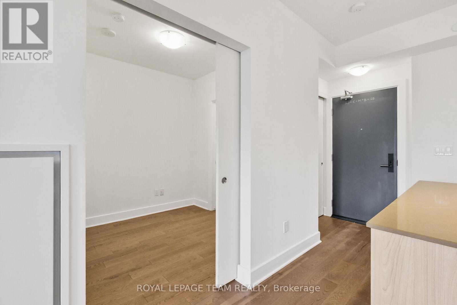 909 - 255 BAY STREET E