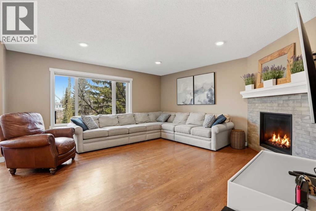 444 Douglas Glen Close SE