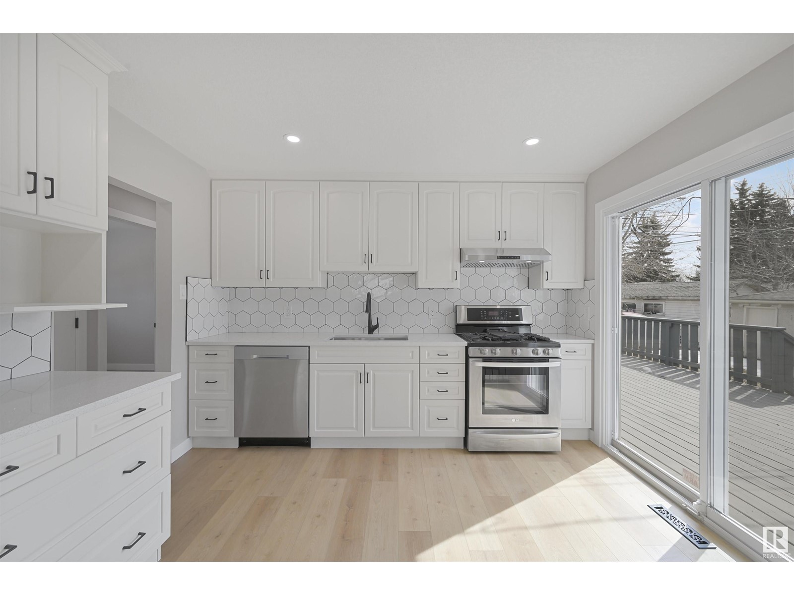 15705 86 AV NW NW