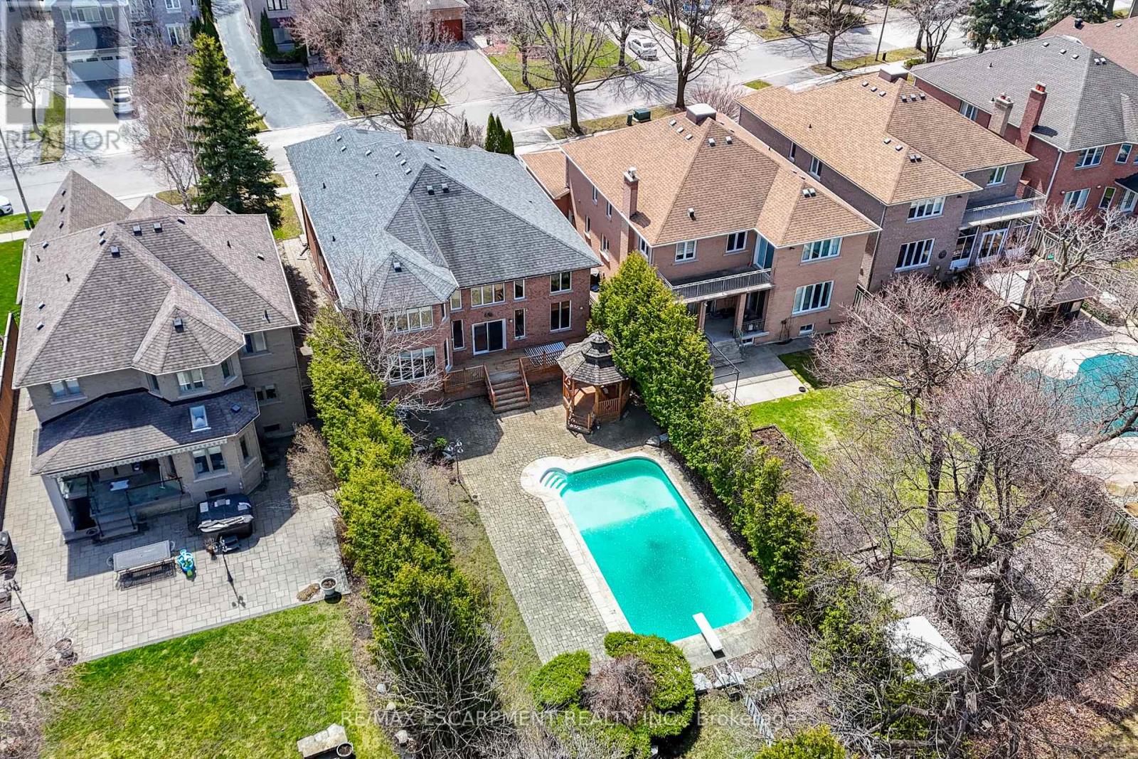 122 ARTEN AVENUE