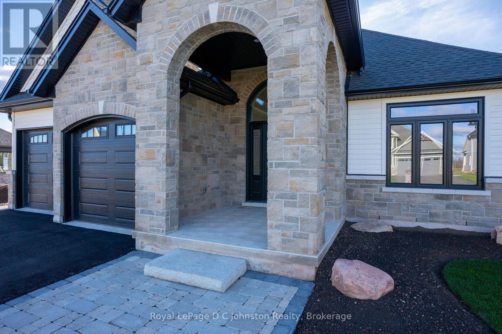 546 ALGONQUIN TRAIL