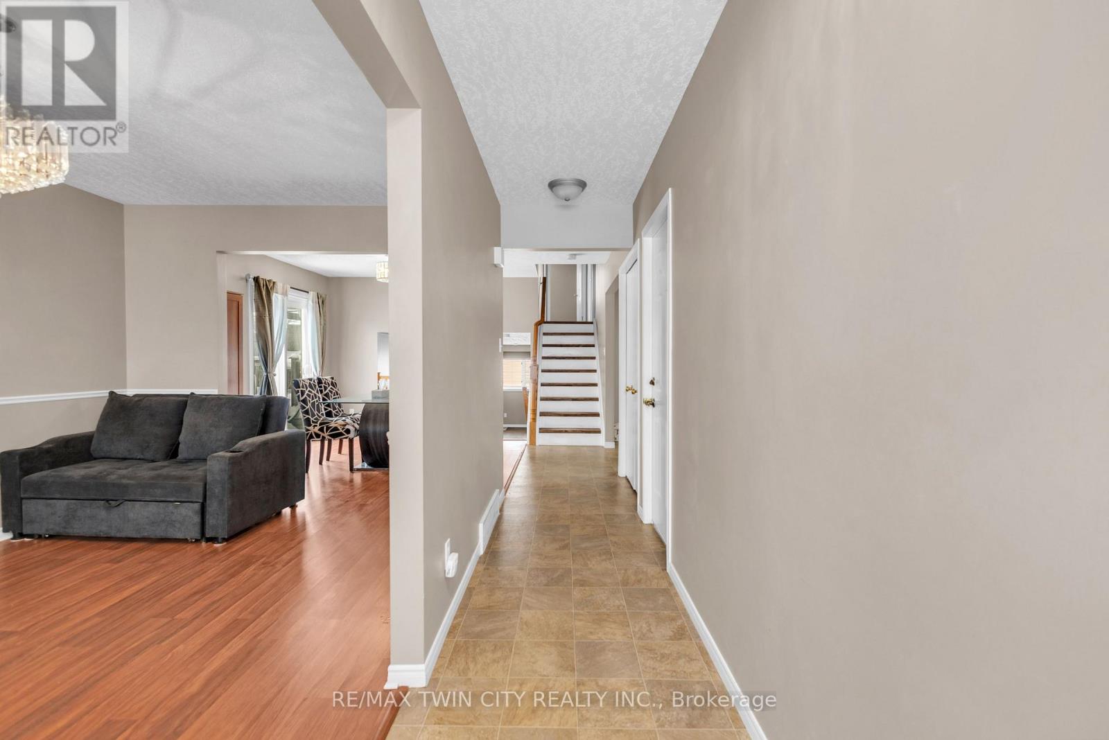 28 RIDGEWAY CRESCENT