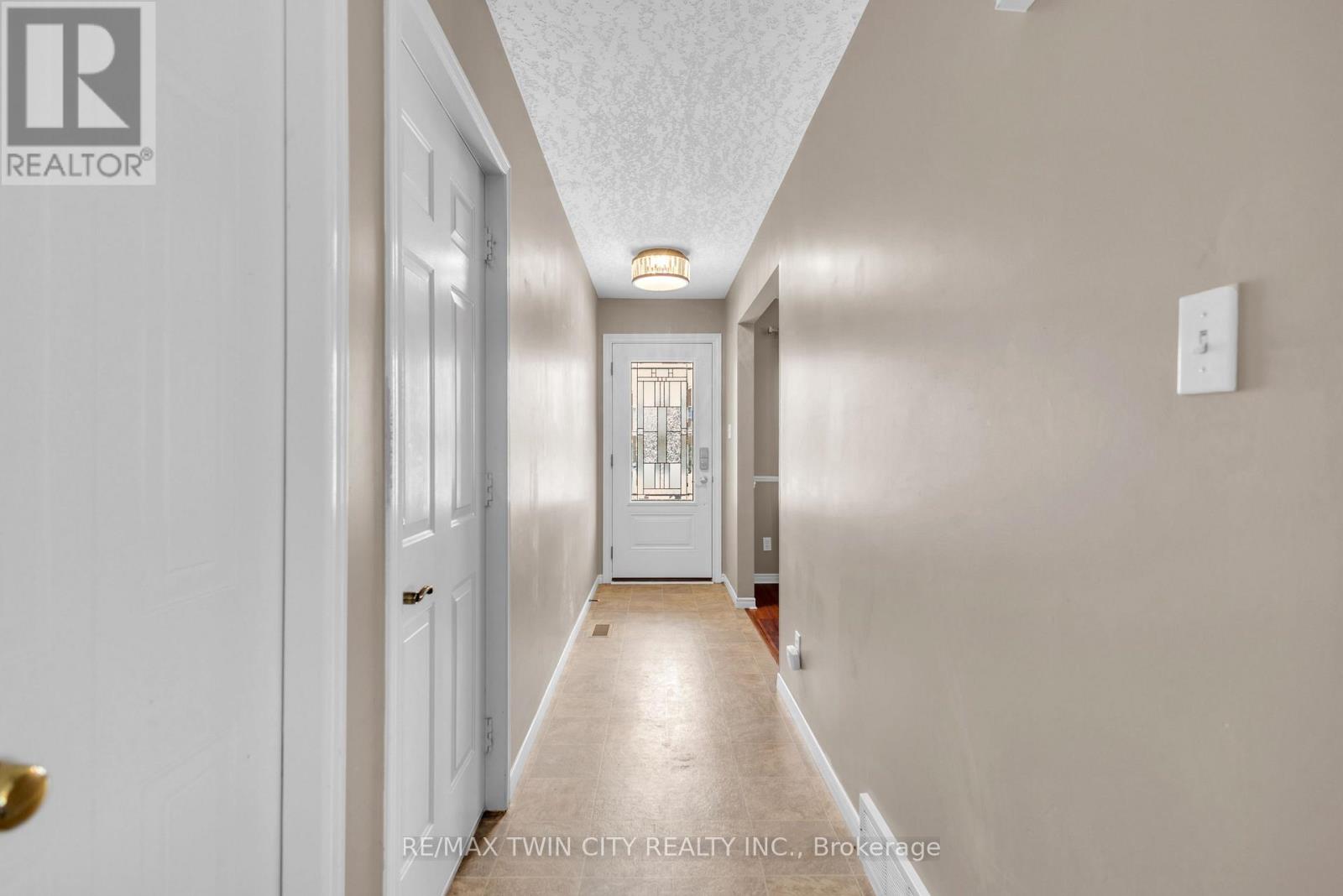 28 RIDGEWAY CRESCENT