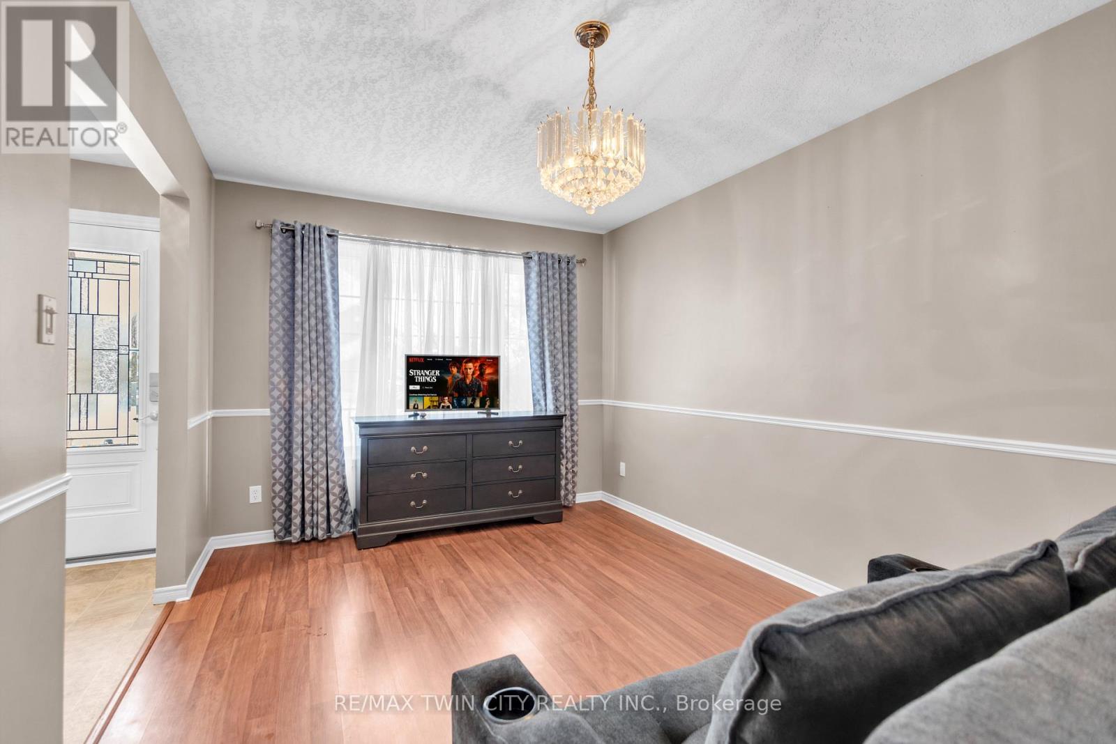 28 RIDGEWAY CRESCENT