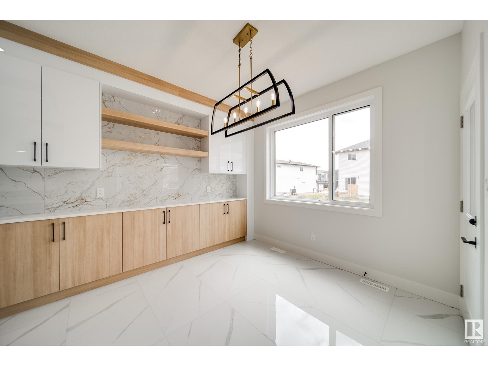 8803 183 AV NW