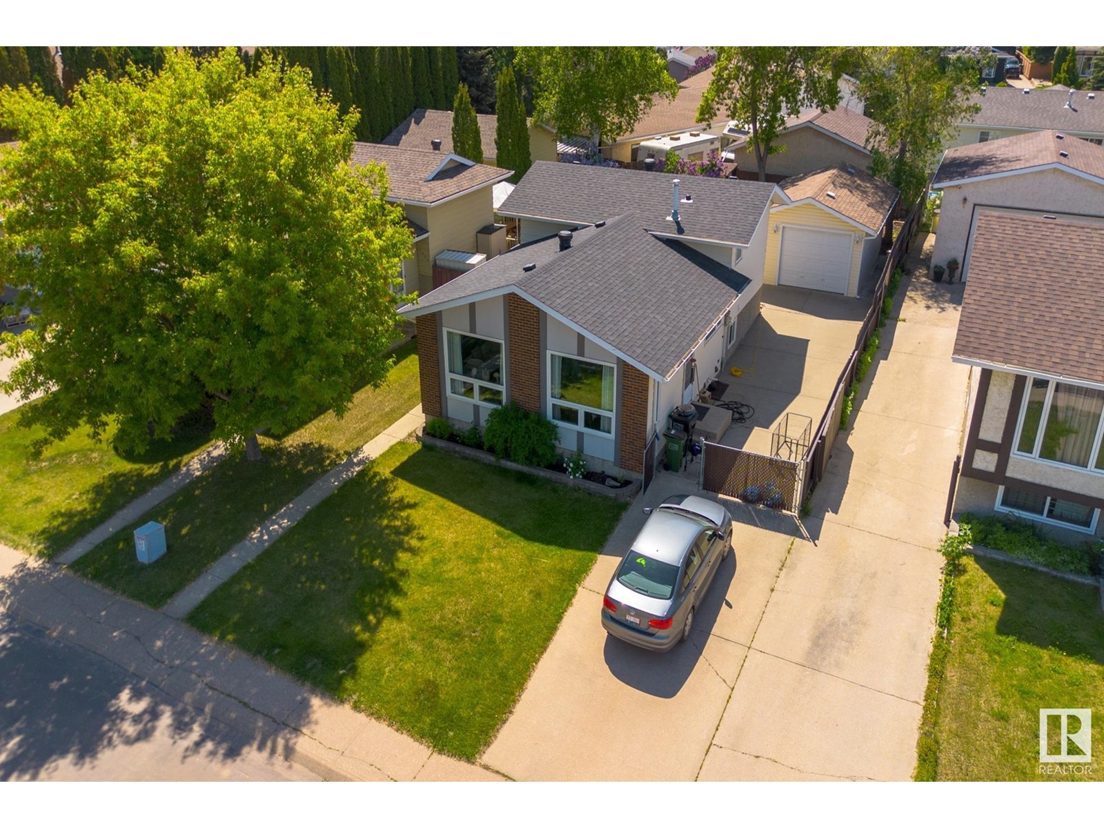 2227 141 AV NW