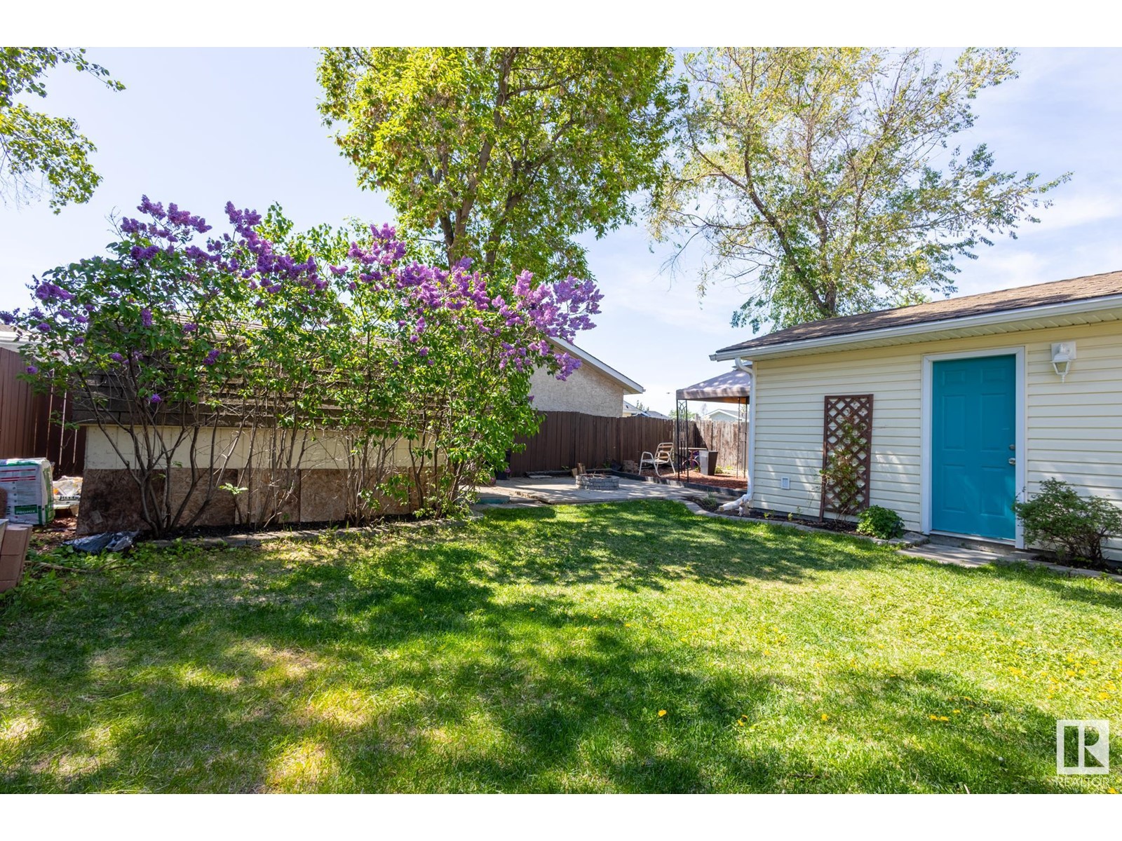 2227 141 AV NW