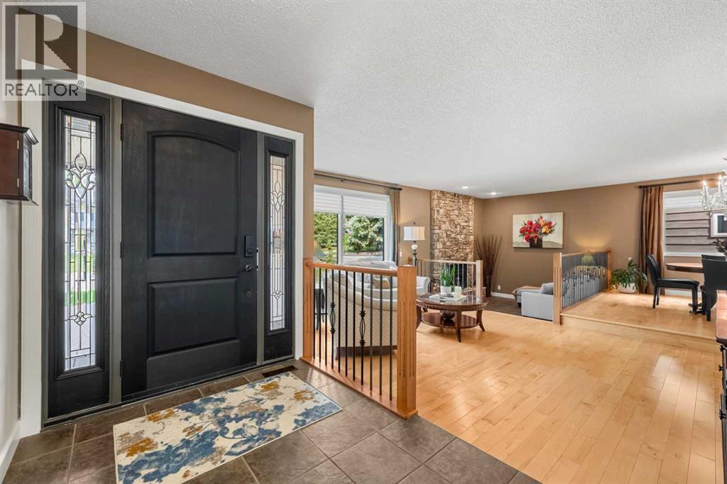612 Lake Simcoe Close SE