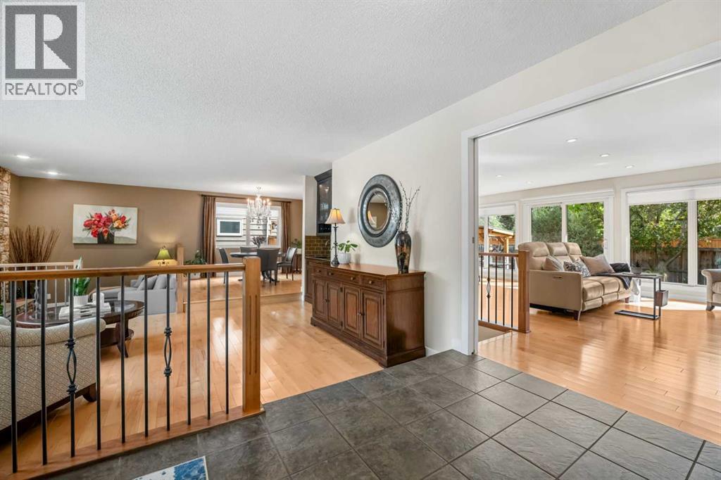 612 Lake Simcoe Close SE