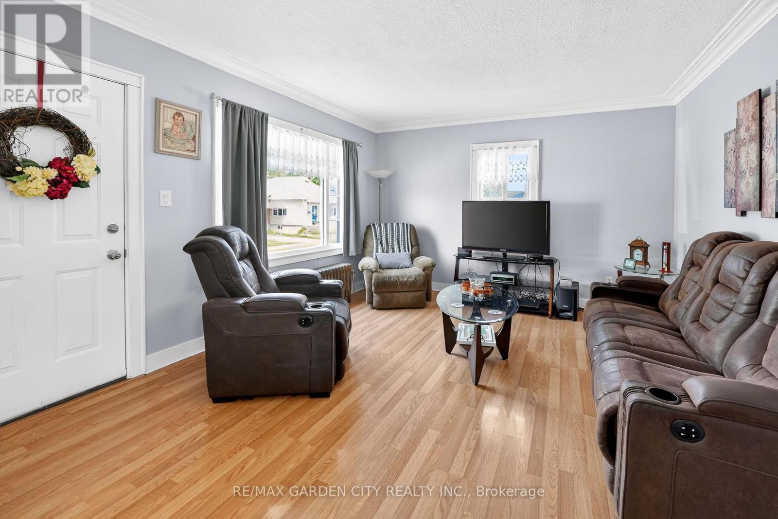 4 PEACHDALE AVENUE