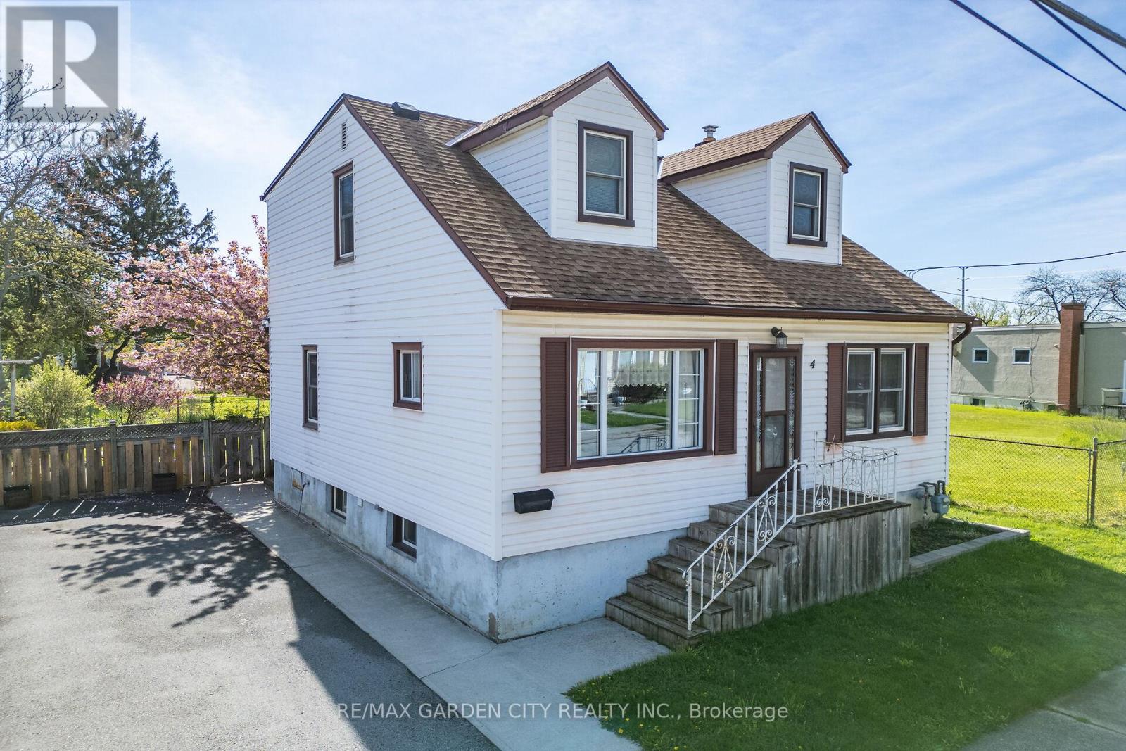 4 PEACHDALE AVENUE