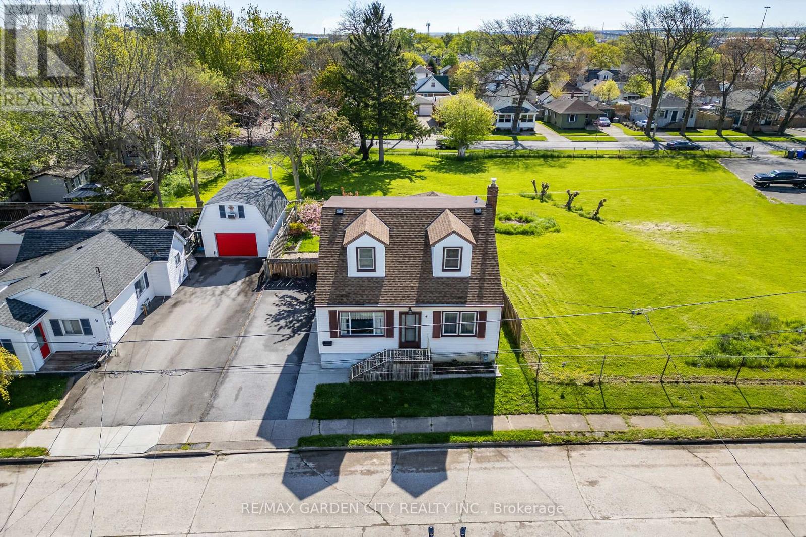 4 PEACHDALE AVENUE