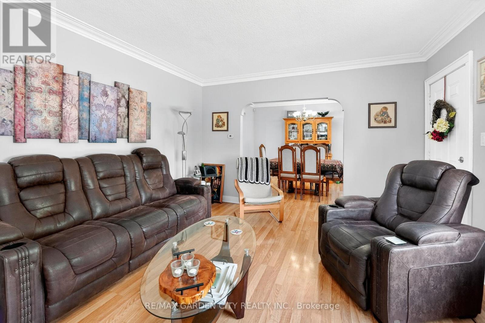 4 PEACHDALE AVENUE