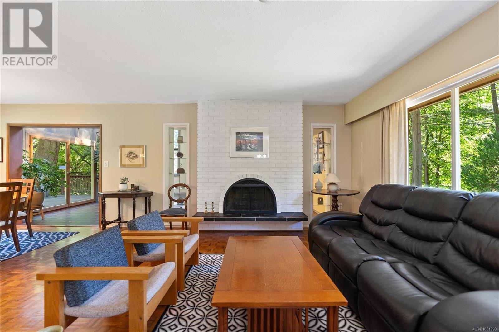 956 Carolwood Dr