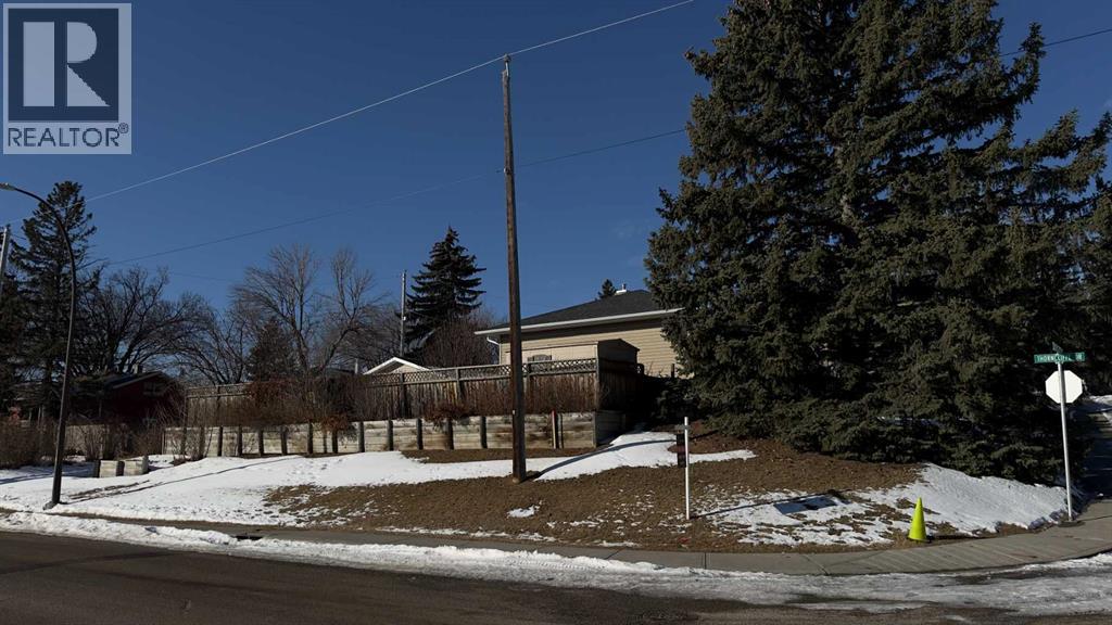 1 Thorncliffe Crescent NW