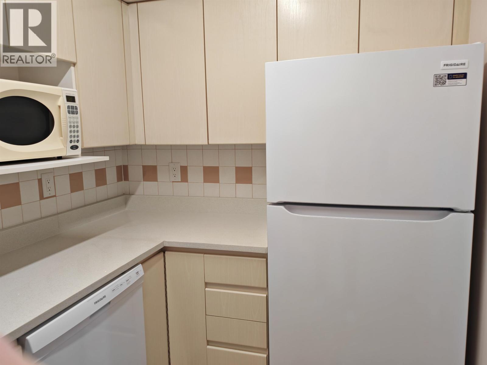 807 8246 LANSDOWNE ROAD