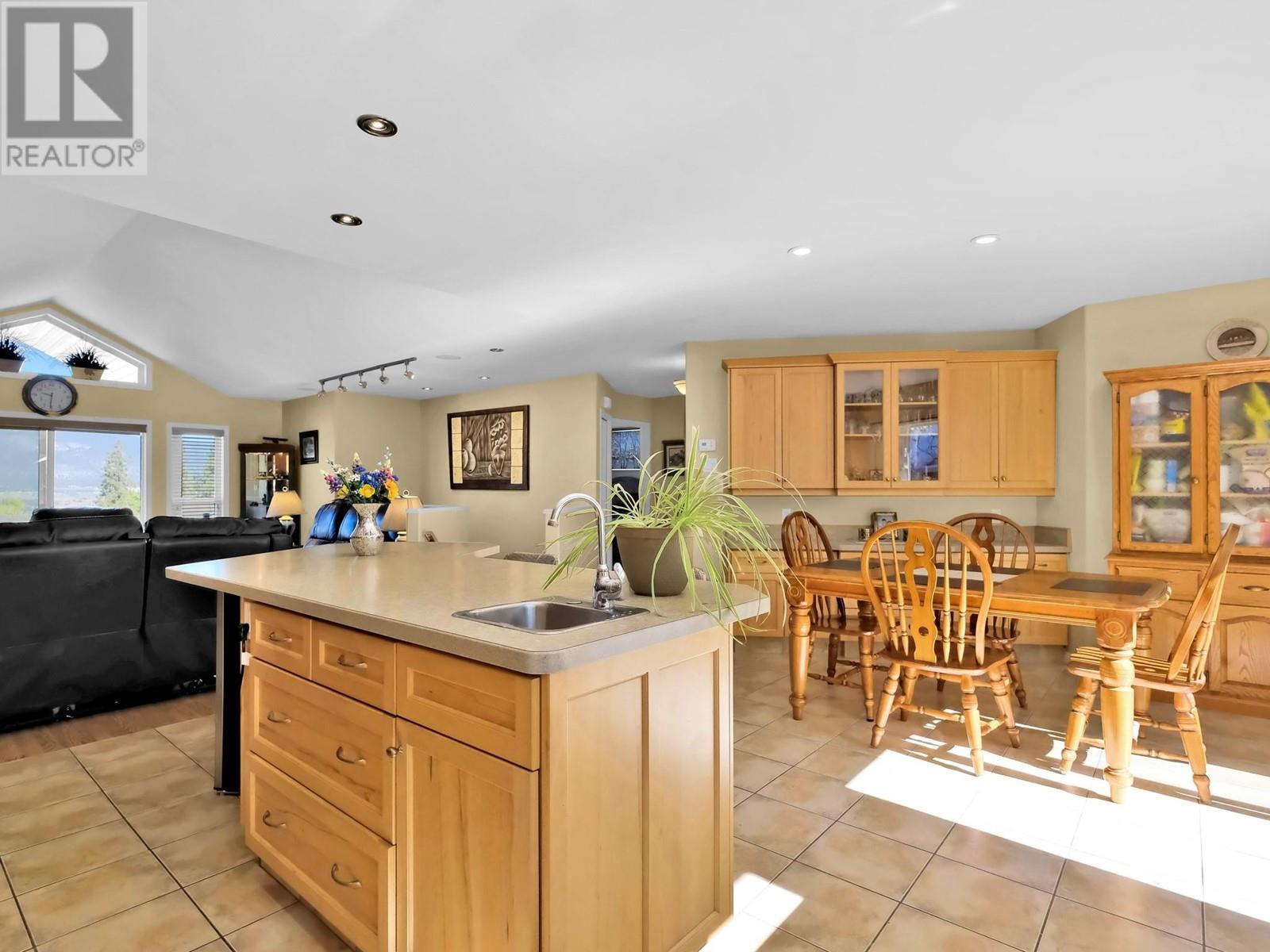 695 Pineview Road Unit# 102