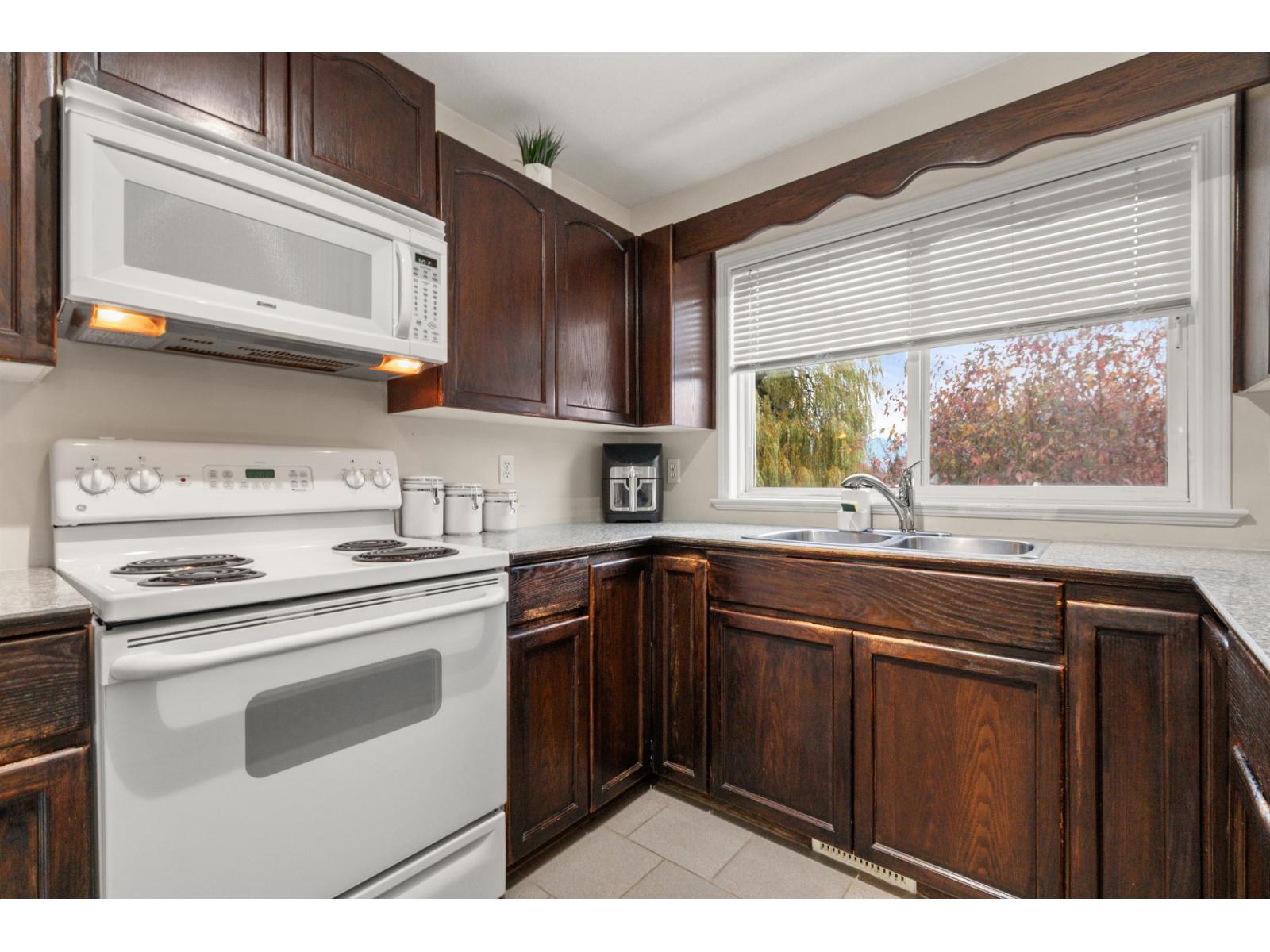 4 46375 CESSNA DRIVE|Chilliwack Proper South