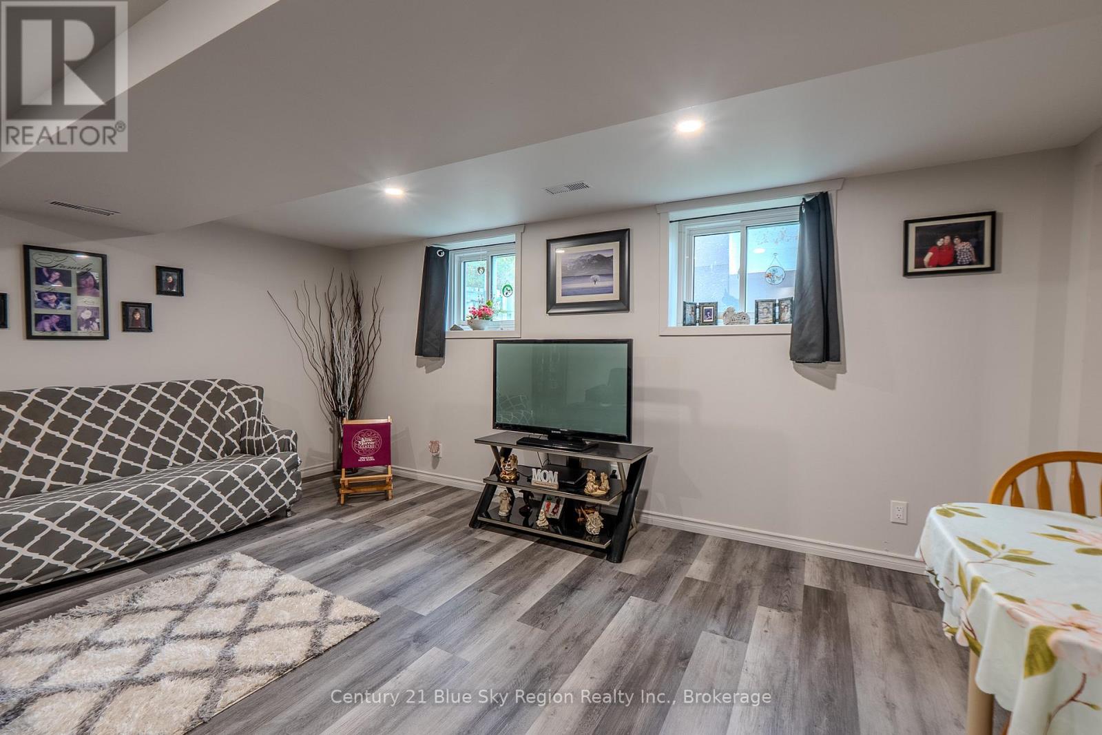 242 PRINCESS STREET E