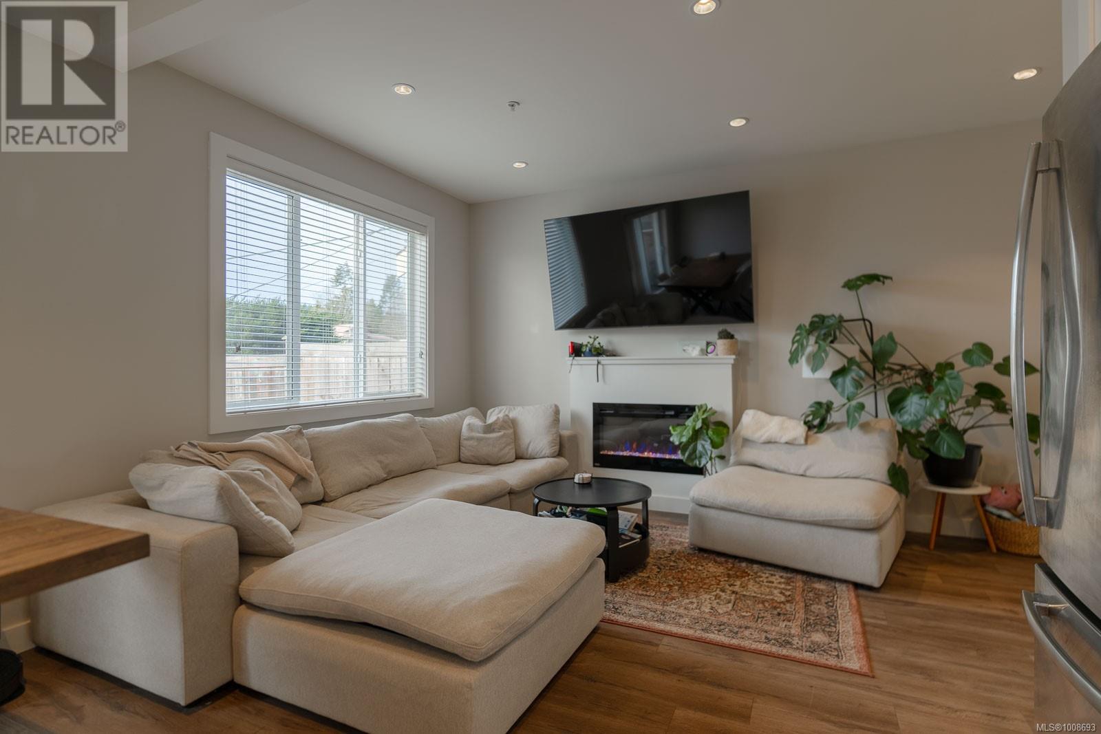 102 6717 Ayre Rd