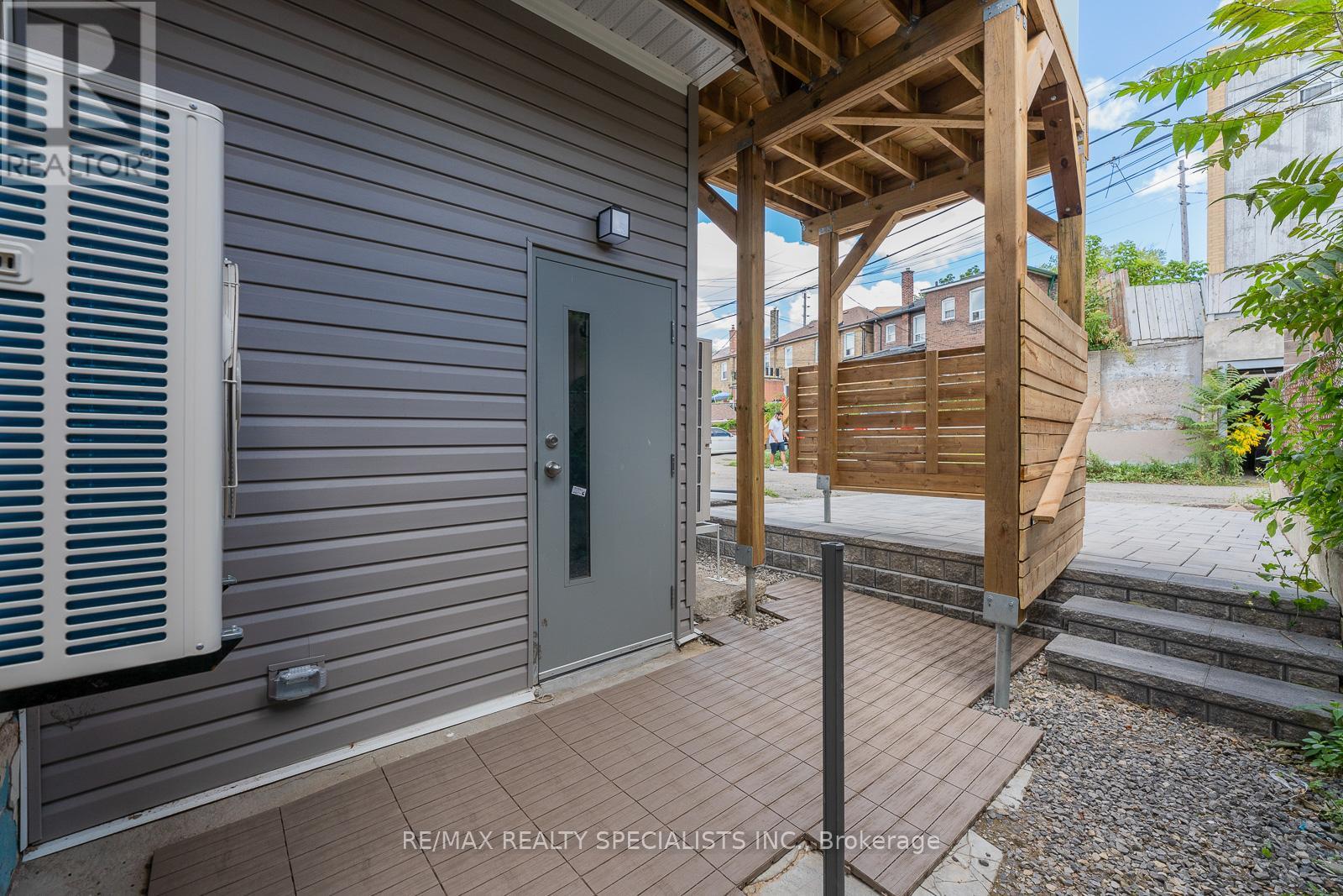 UNIT 1 - 82 MARCHMOUNT ROAD