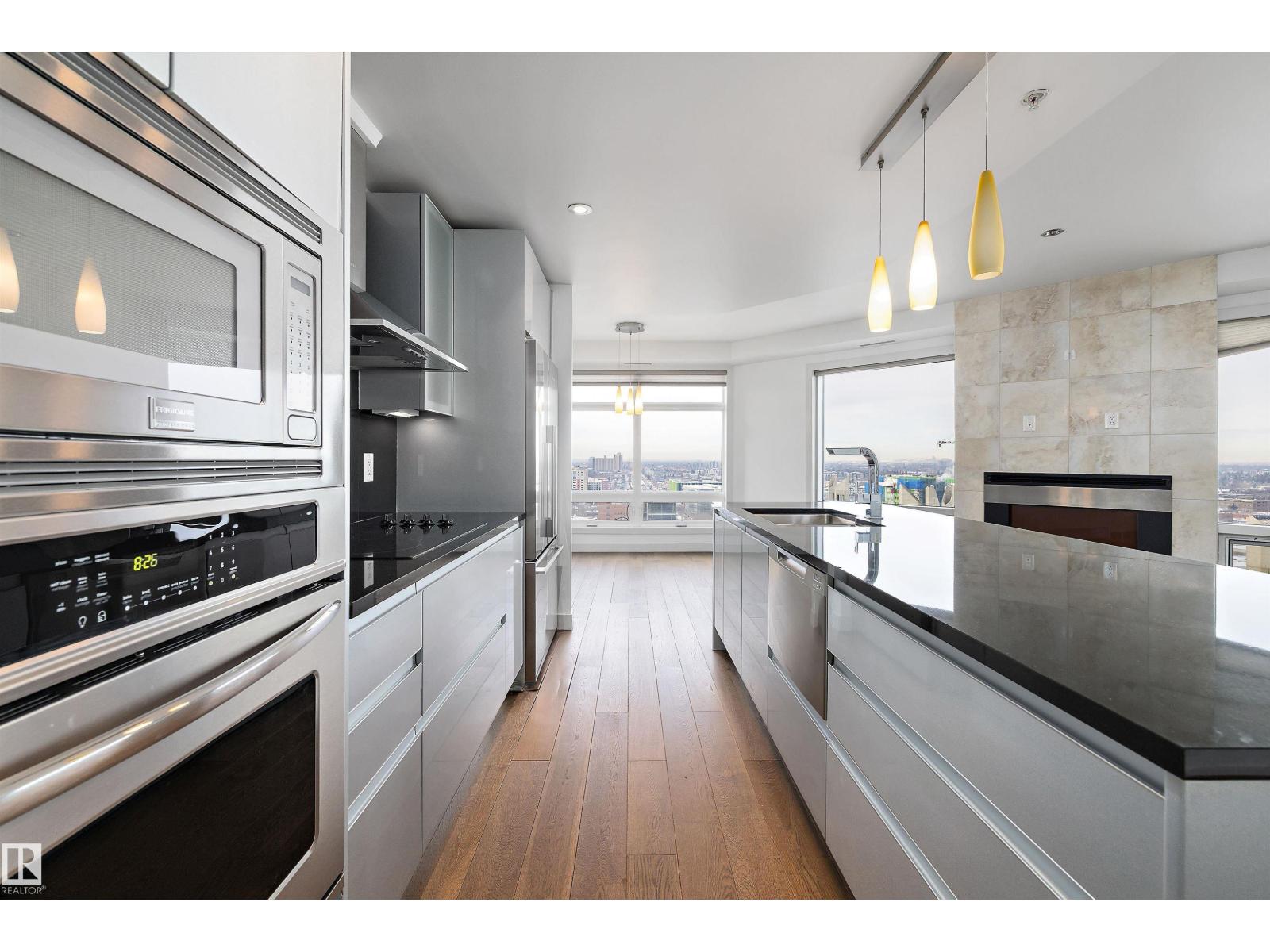 #1704 10388 105 ST NW