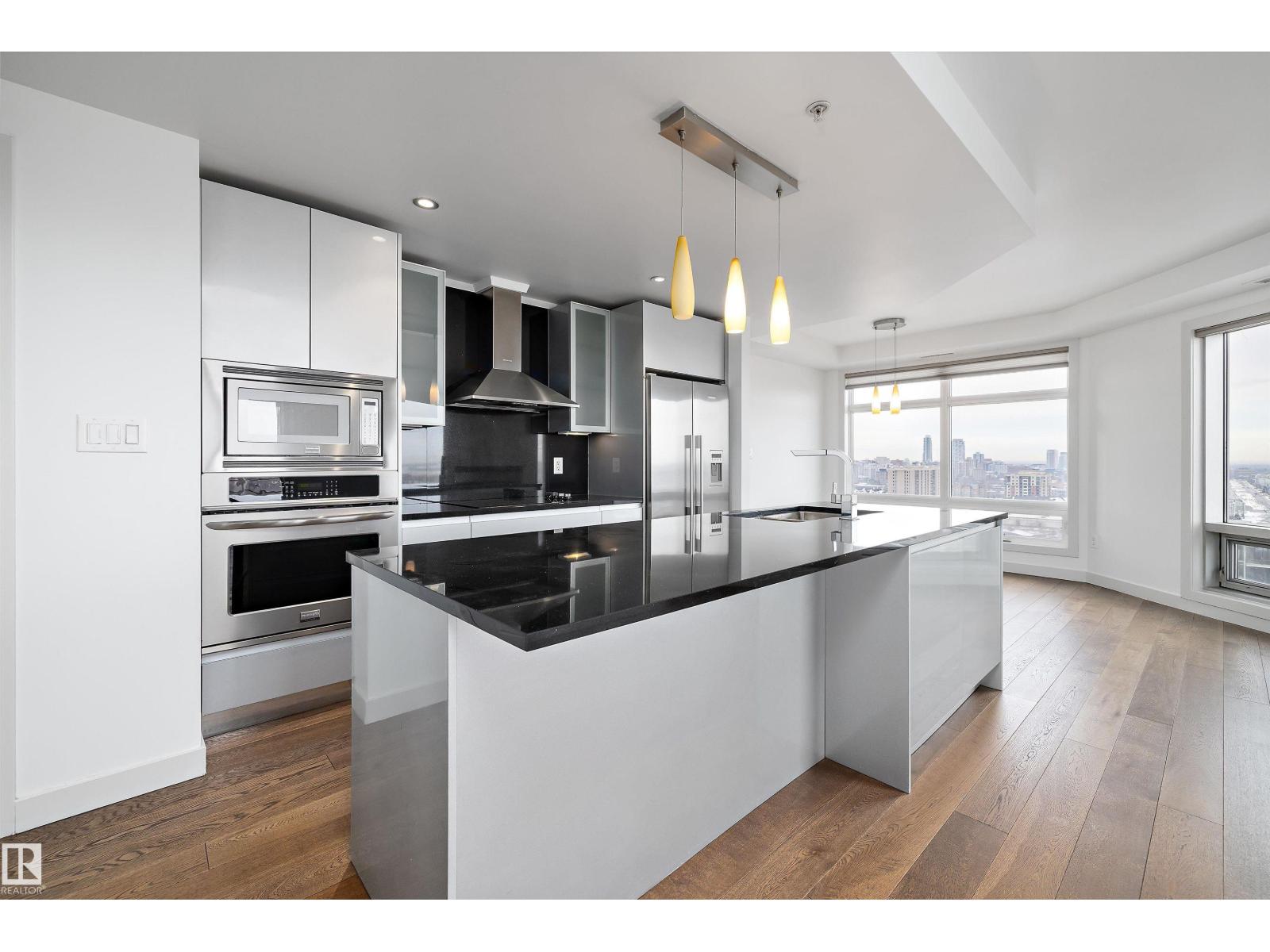 #1704 10388 105 ST NW