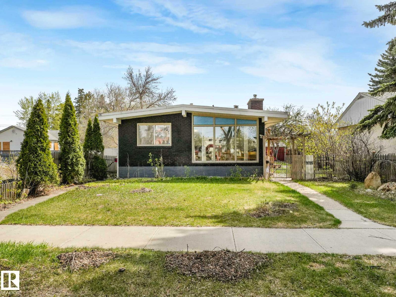 9735 155 ST NW