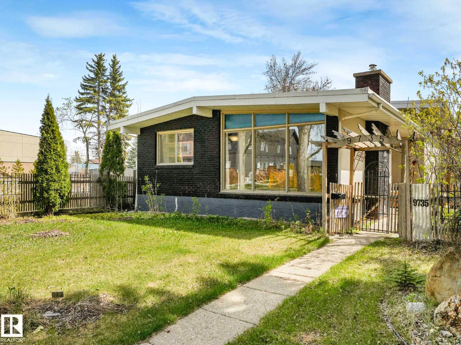 9735 155 ST NW