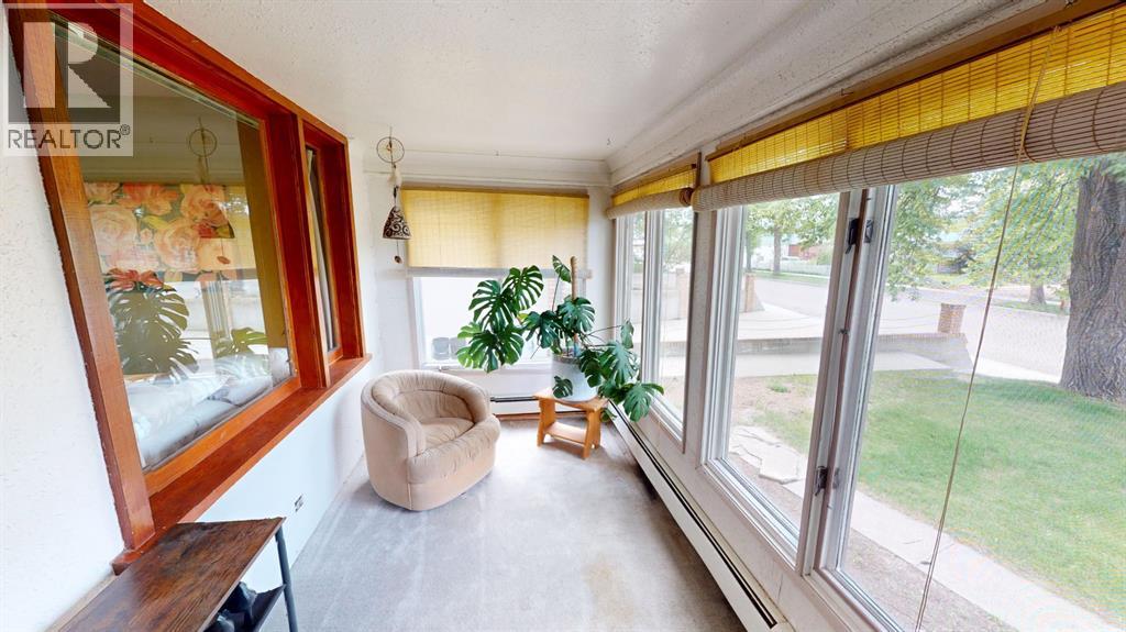 312 3 Street W