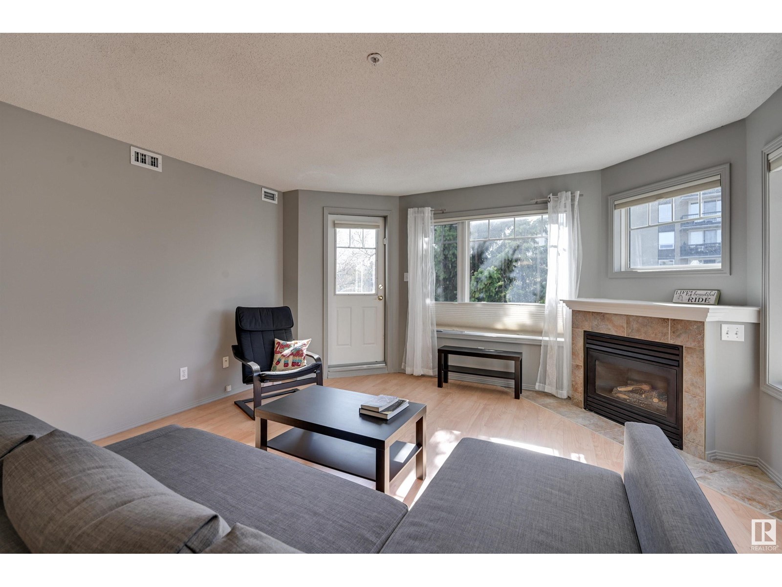 #305 8909 100 ST NW
