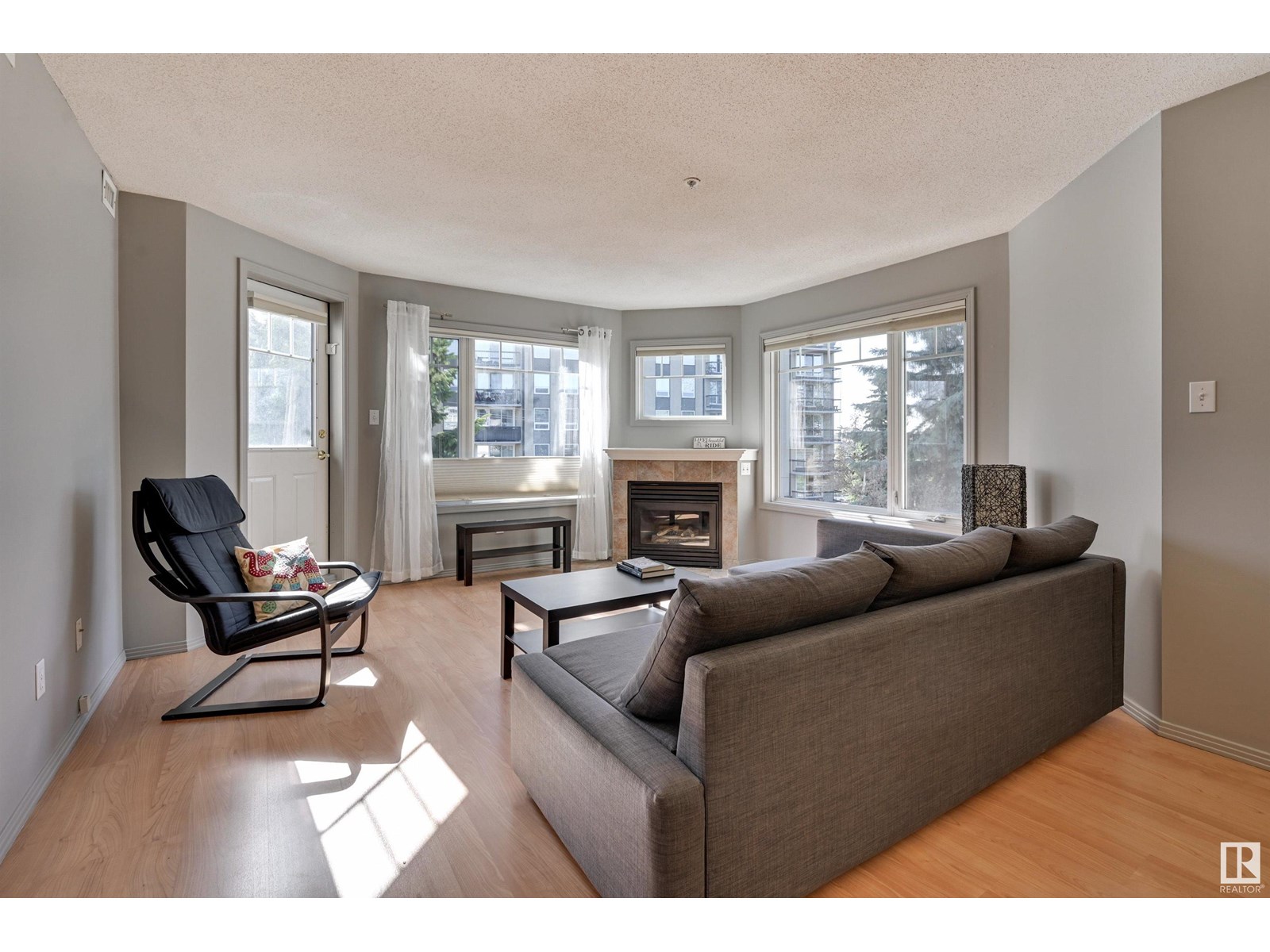 #305 8909 100 ST NW
