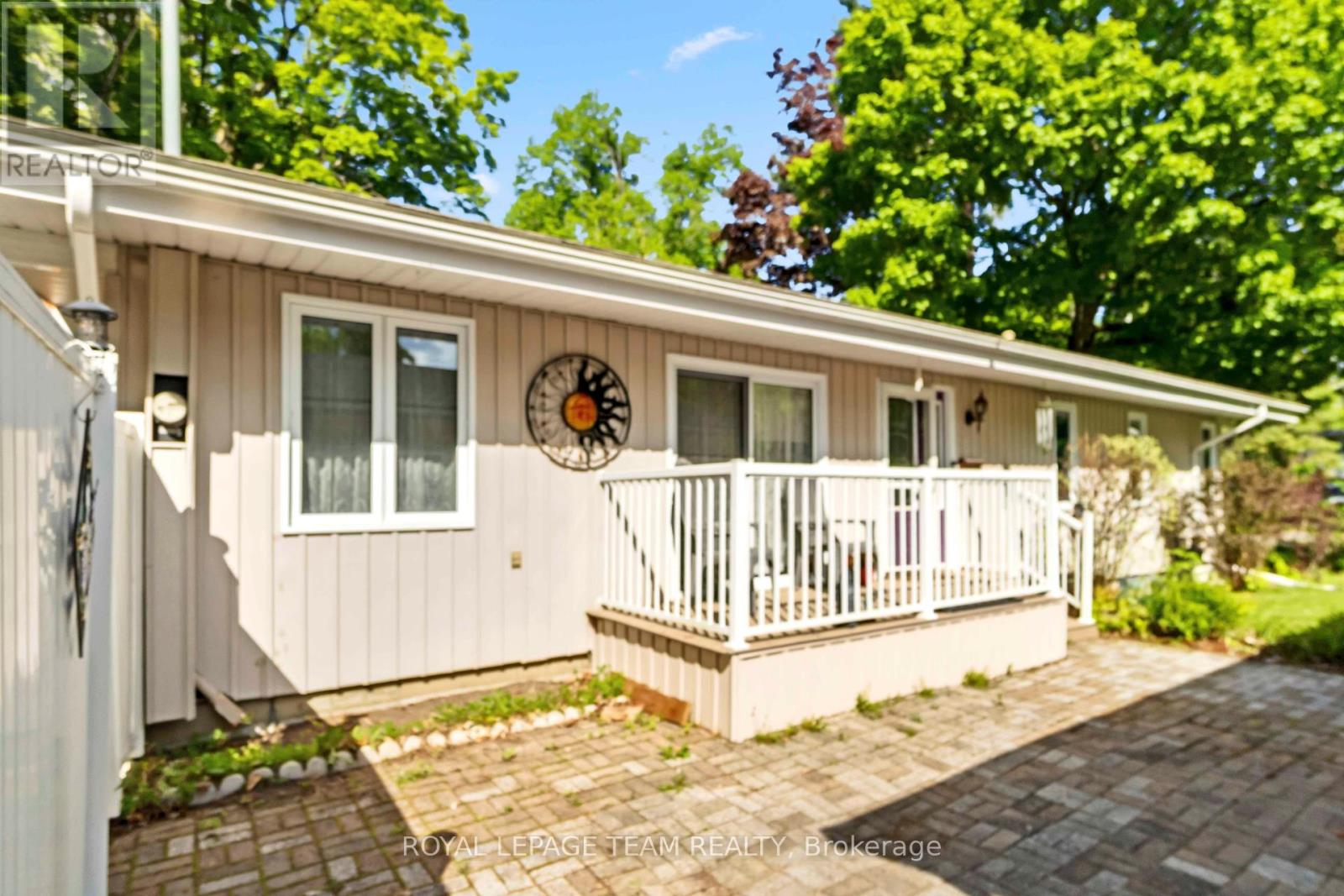 121 PEACOCK CRESCENT
