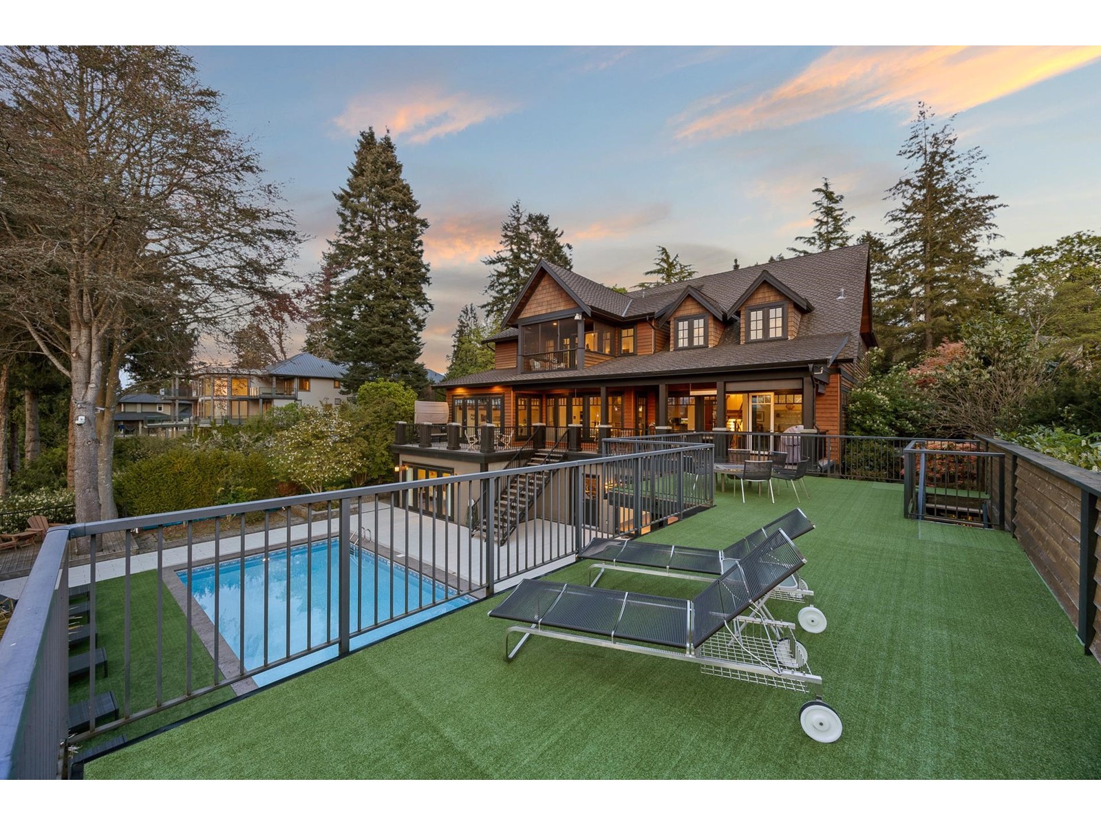 2737 CRESCENT DRIVE