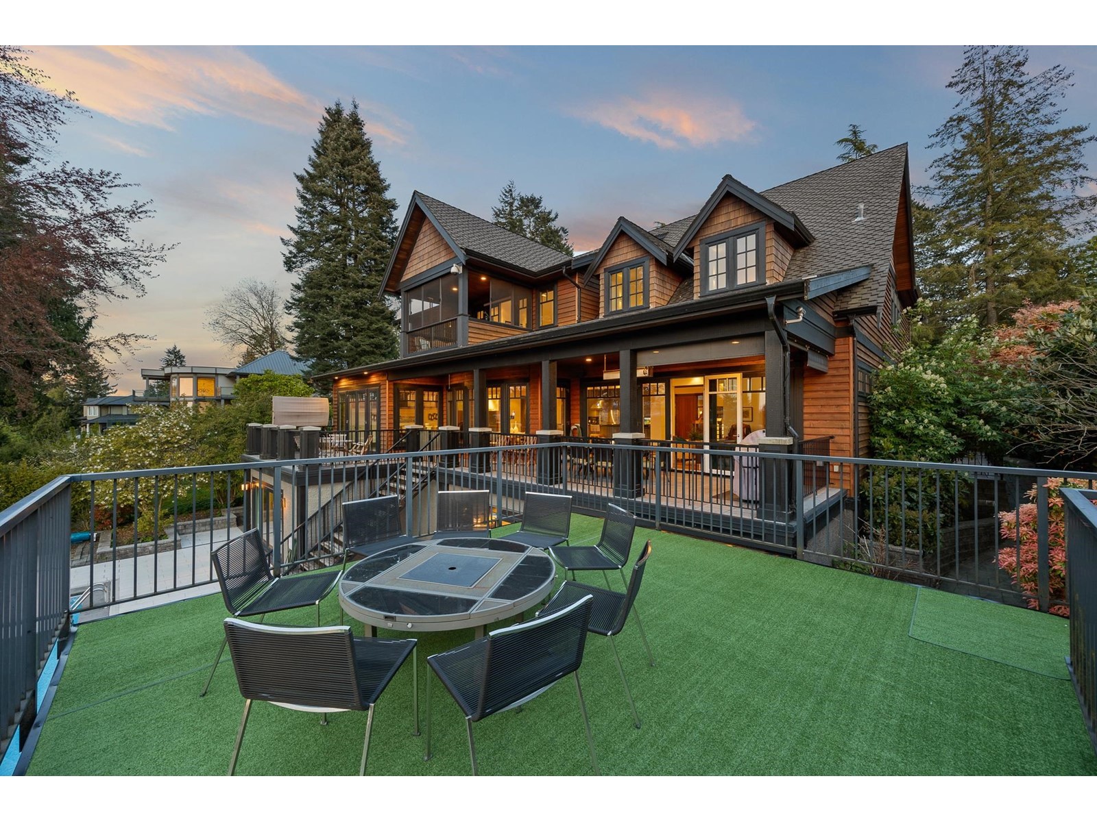 2737 CRESCENT DRIVE