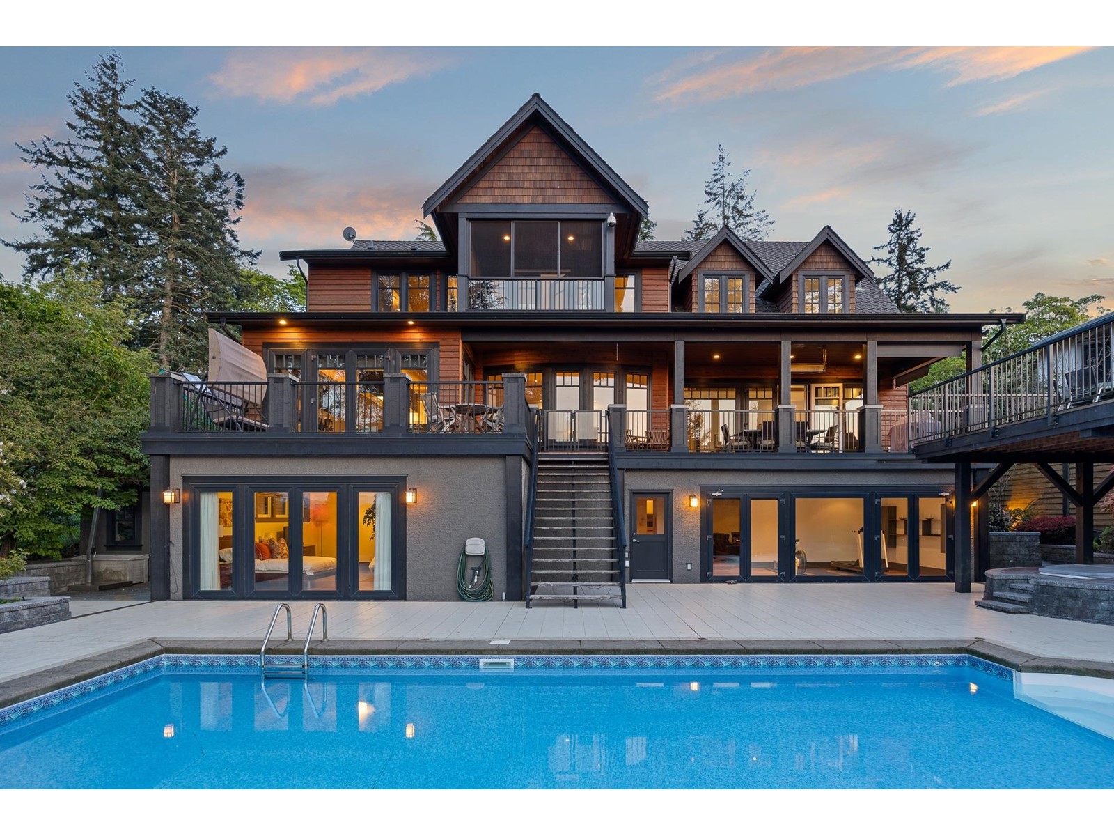 2737 CRESCENT DRIVE