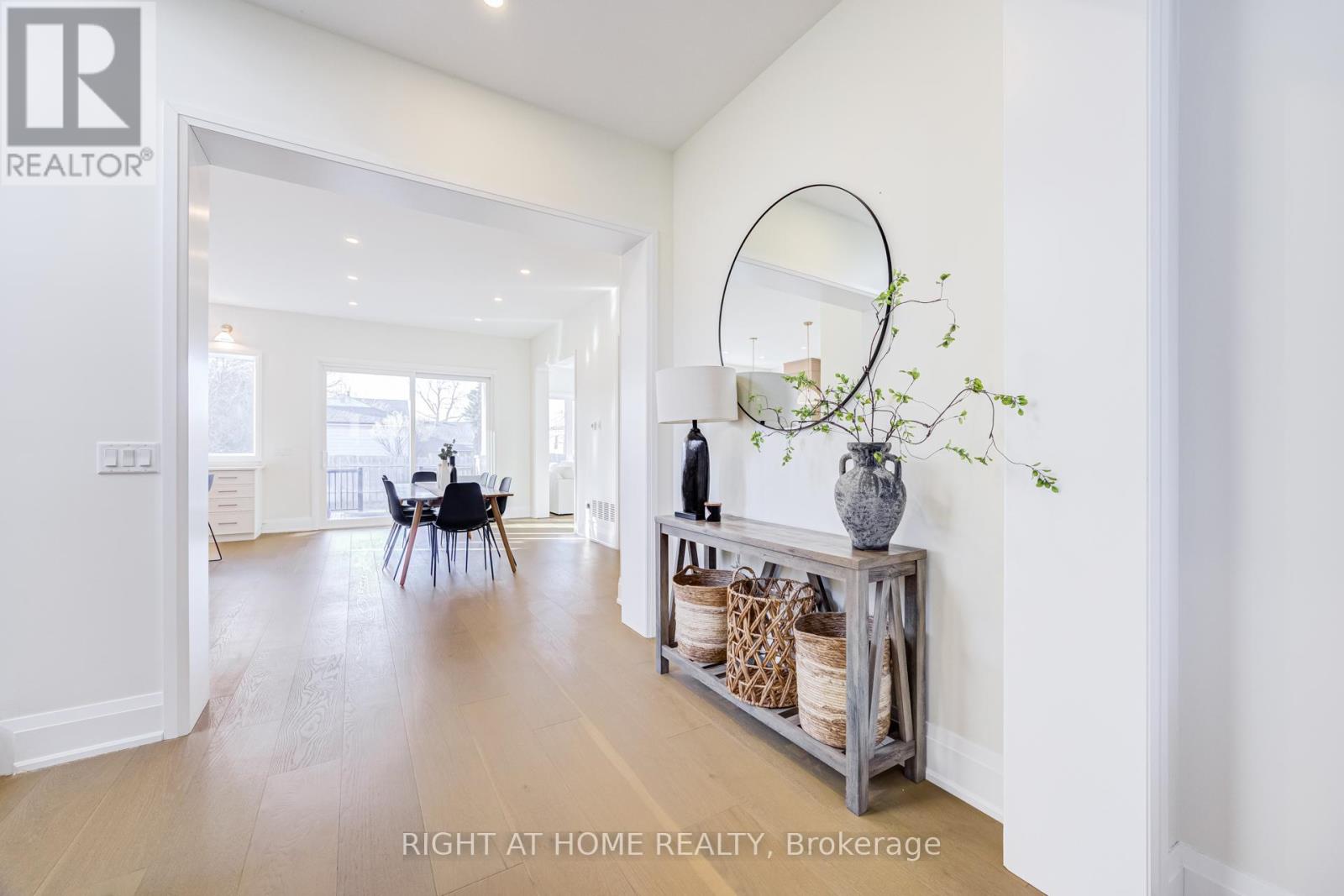 206 ELMWOOD CRESCENT