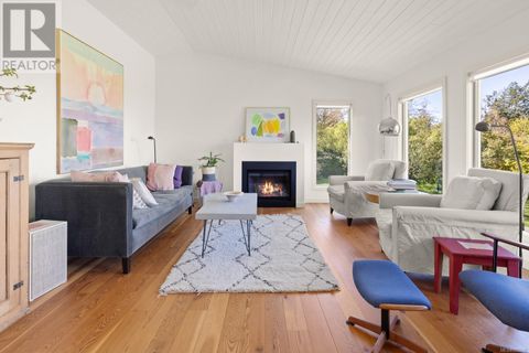9710 Glenelg Ave North Saanich BC V8L5H4
