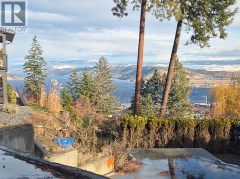 1821 Shaleridge Place West Kelowna BC V1Z3E4
