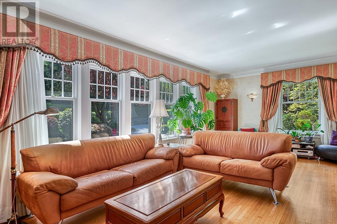 3439 CEDAR CRESCENT