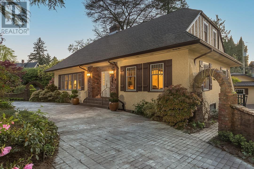 3439 CEDAR CRESCENT