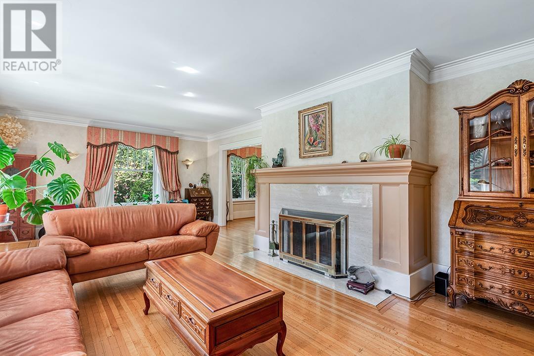 3439 CEDAR CRESCENT
