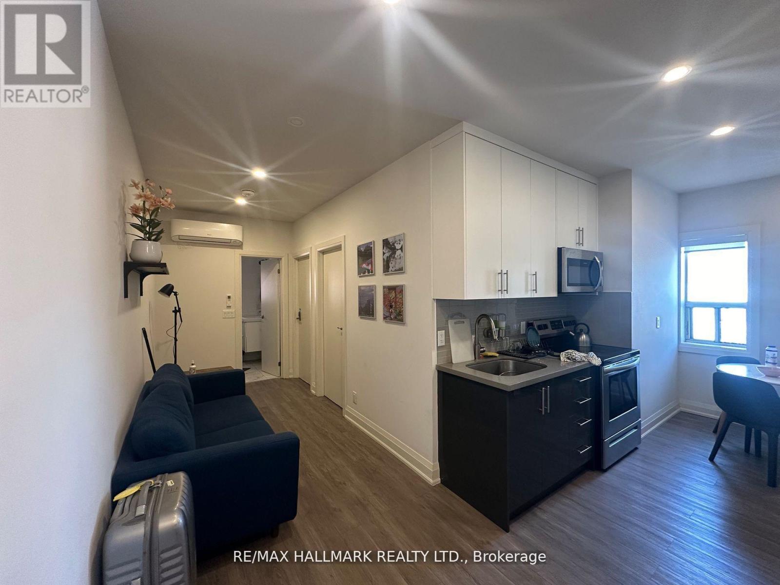 11 - 595 ST CLAIR AVENUE W