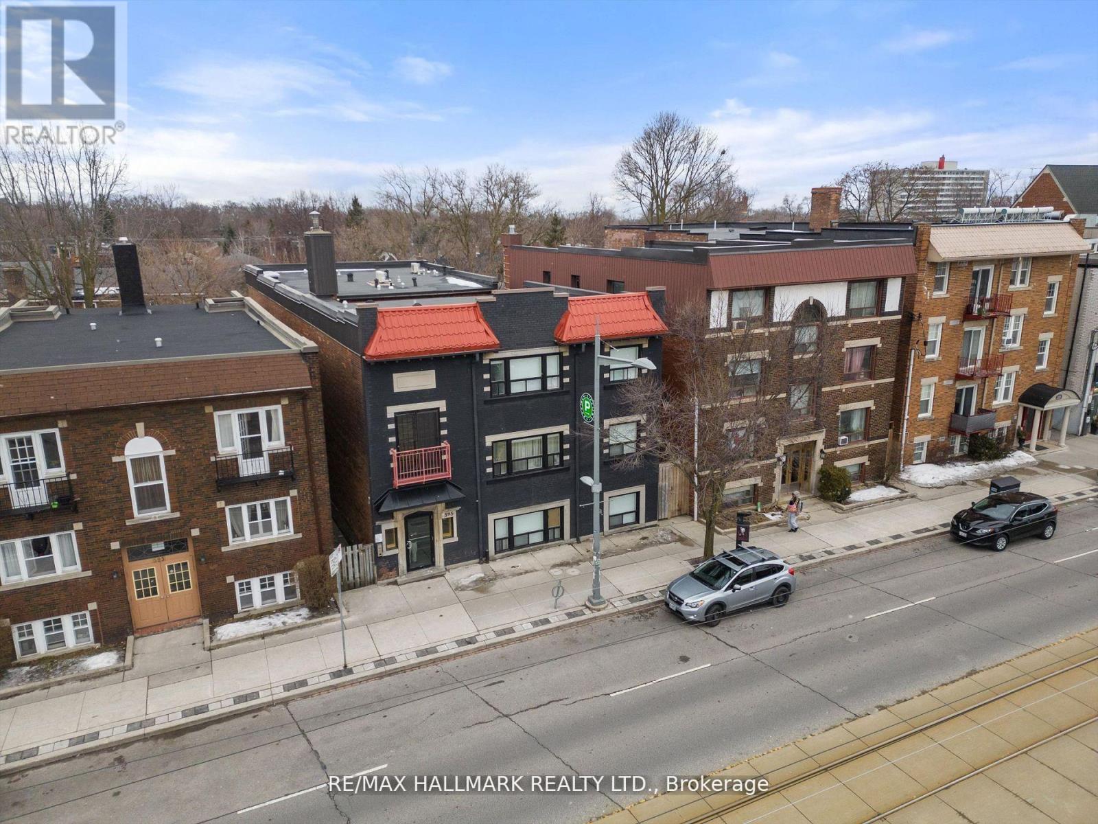 11 - 595 ST CLAIR AVENUE W