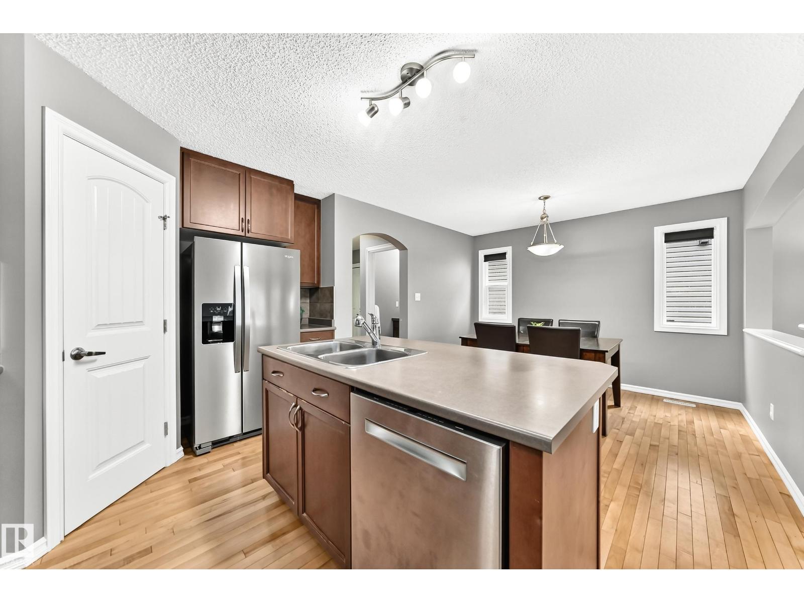 5233 2A AV SW